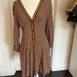 Max Studio Brown and Cream Geometric V-Neck Long Sleeve Dress